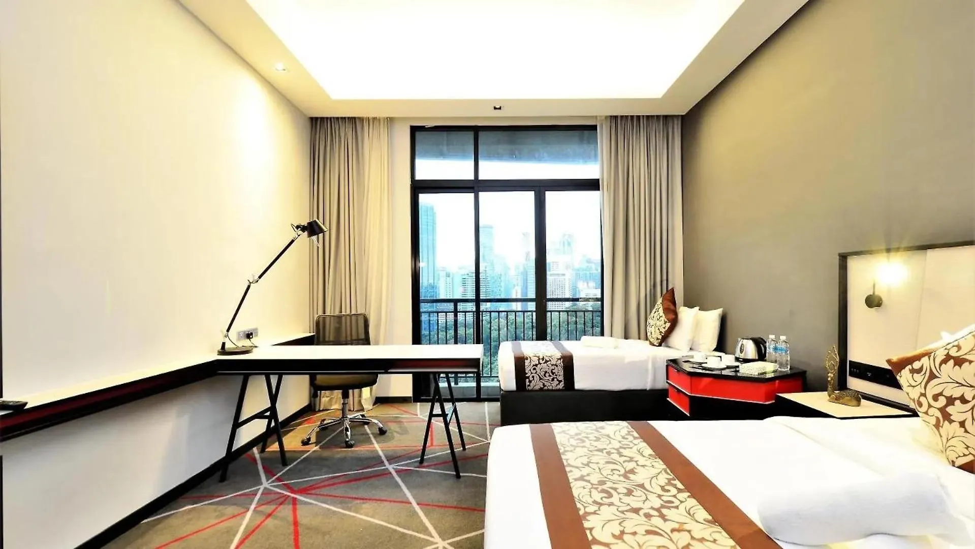 Red M101 By Oak Tree Apartment Kuala Lumpur Malaysia
